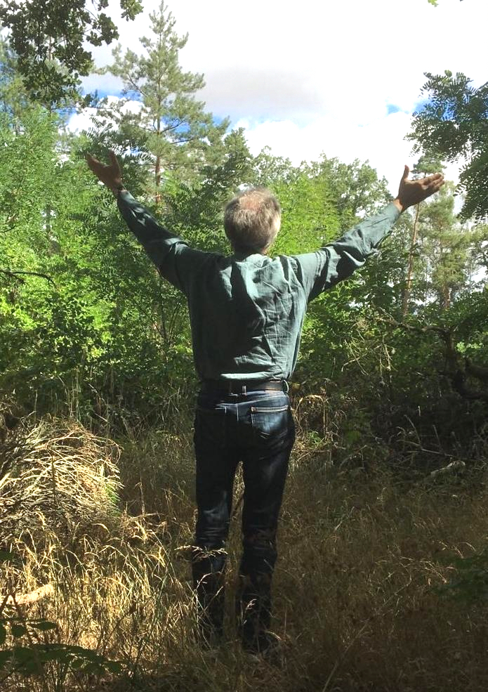 Andreas - betet im Wald